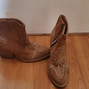 Coconuts by matisse boot booties 7.5 camel beige